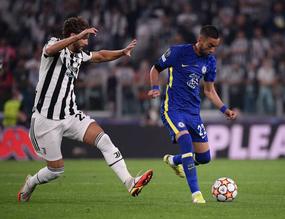 上海海港足球俱乐部举行2025赛季出征仪式（上海海港足球俱乐部举办2025赛季启航仪式）