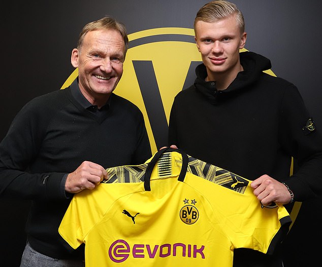 带队6战4胜重回积分榜榜首，穆斯卡特当选中超9／10月最佳教练