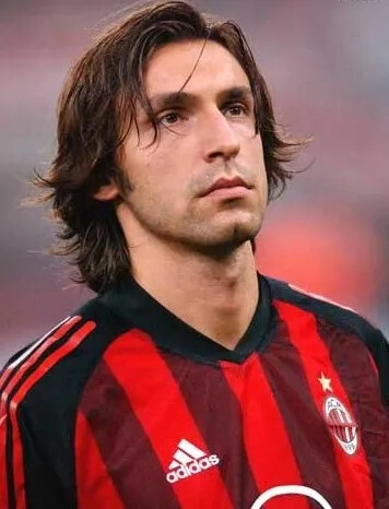 英超首次助攻，吉滕斯本赛季各项赛事助攻数为切尔西队内最多（英超首助到手，吉滕斯本季各项赛事助攻数领跑切尔西）