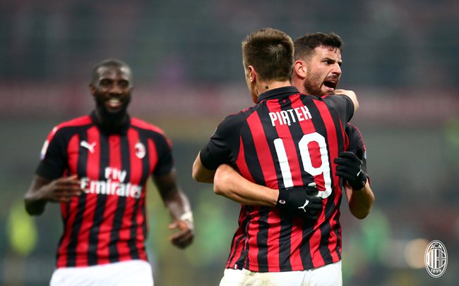 阿连德：这是我第一次拿冠军，也是我第一次戴帽，我很满意（阿连德：首冠到手、处子戴帽，我很满意）