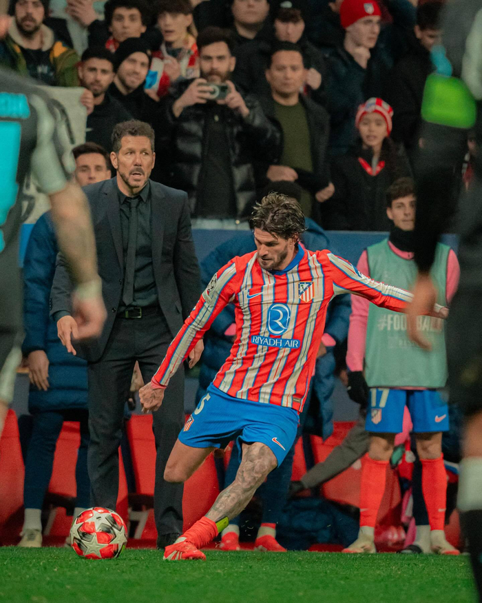 亚精英赛半场：路易斯失单刀+补射中柱，申花暂0-0广岛