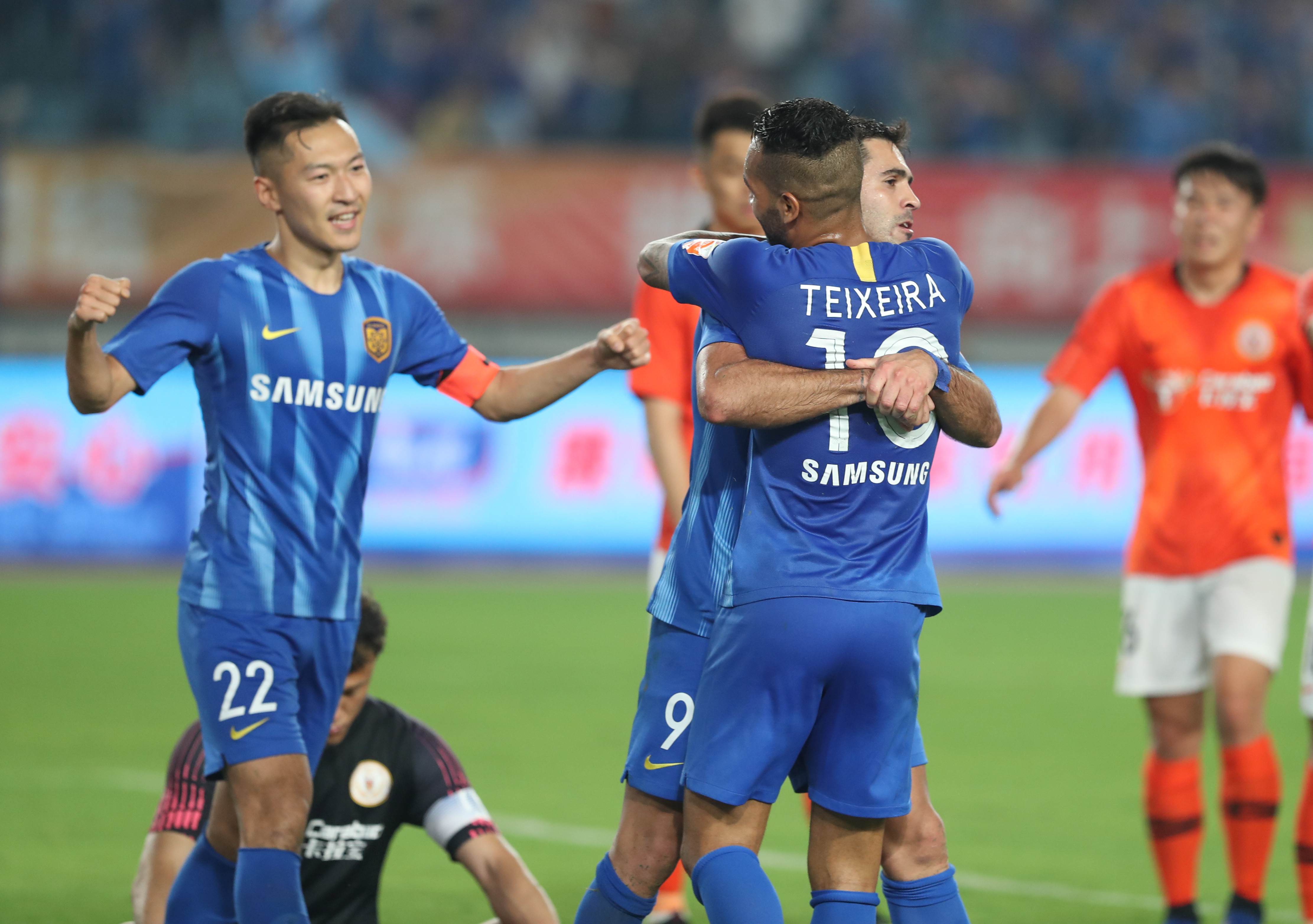 掘金破纪录表现令球迷沸腾（掘金破纪录之夜引爆球迷热情）