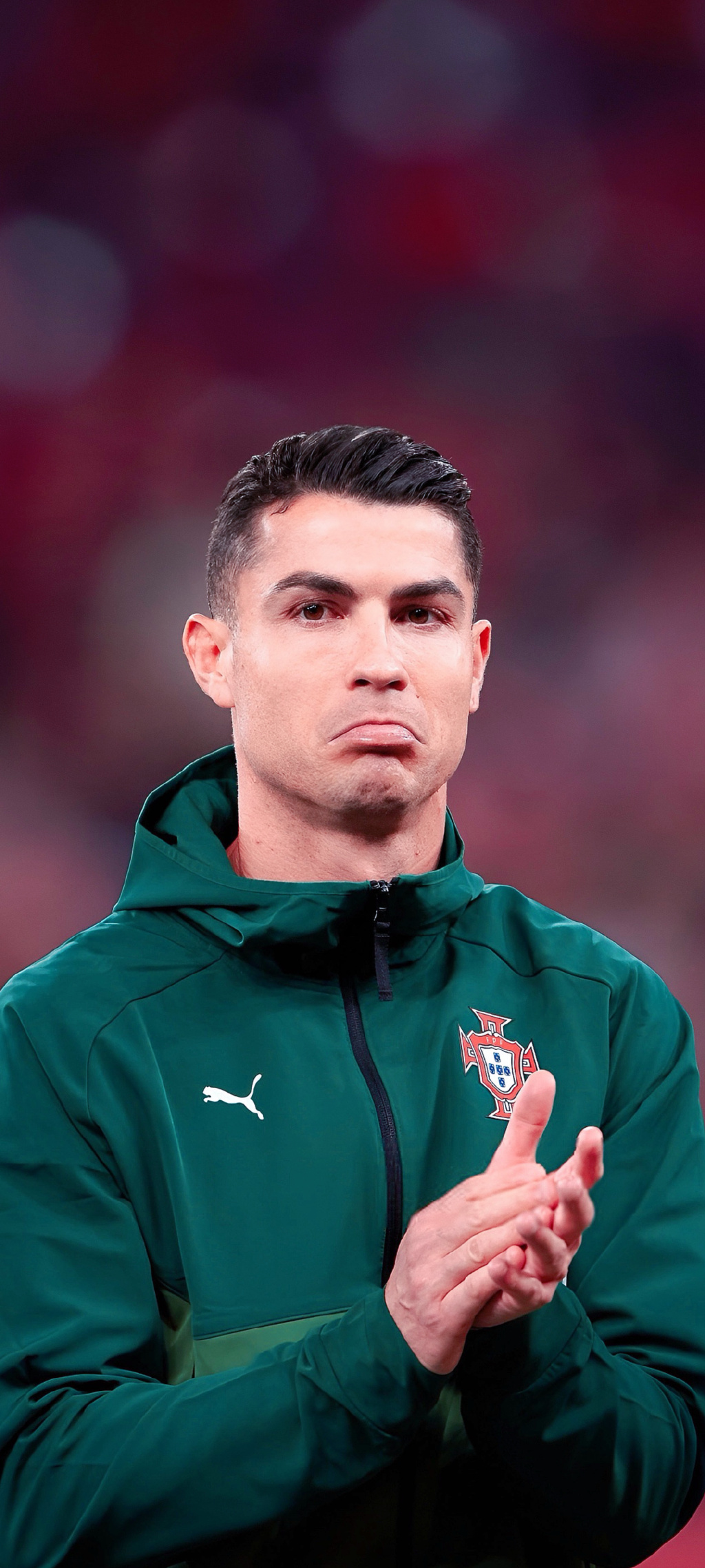 塞尔：赫罗纳高层非常喜欢巴萨中场贝尔纳尔，想在冬窗租借他（塞尔：赫罗纳高层青睐巴萨中场贝尔纳尔，计划冬窗租借）